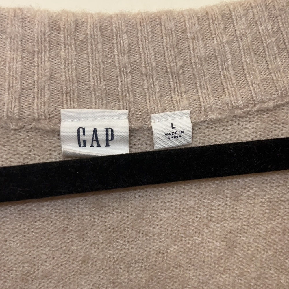 Super Soft, V Neck Sweater from Gap - Picture 3 of 4